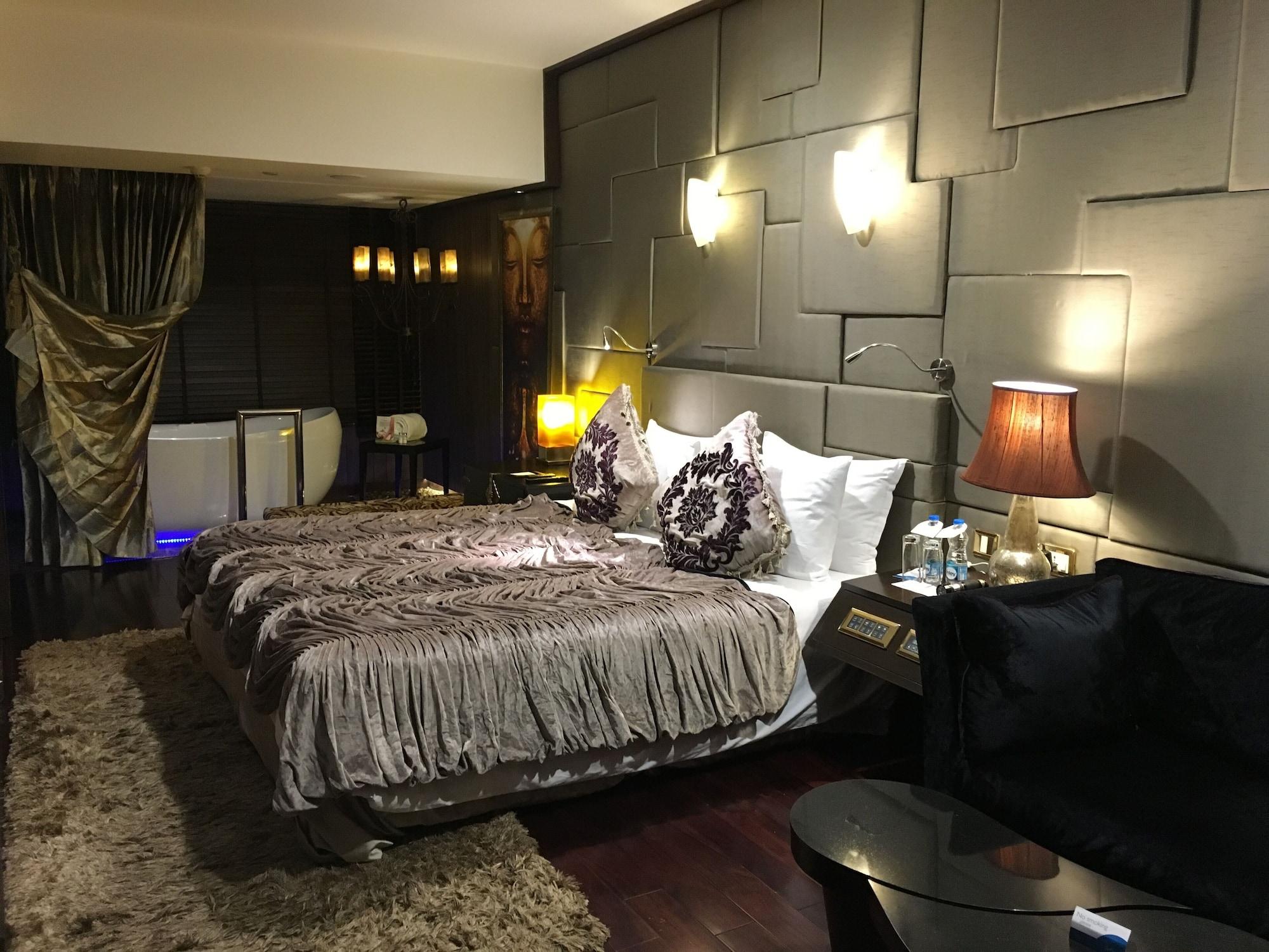 Radisson Blu Hotel Mbd Ludhiana Extérieur photo
